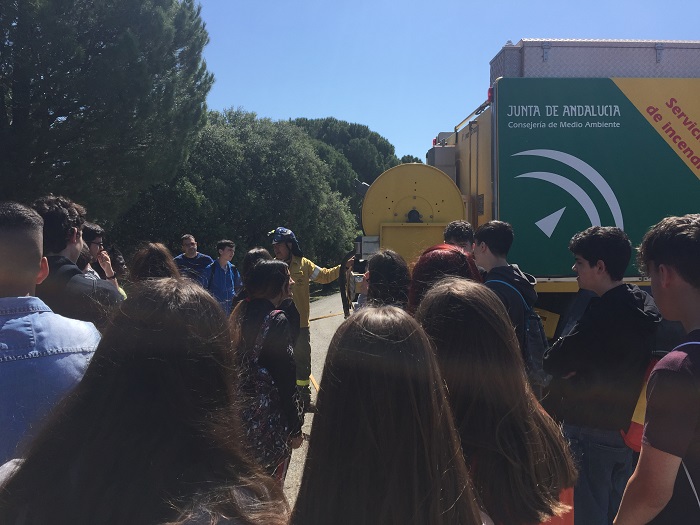 Niños escuchando menos calidad