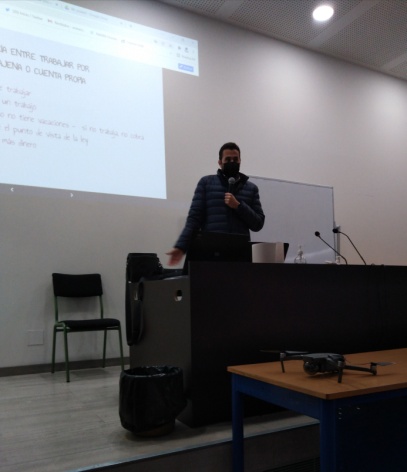 Charla del Gerente Jesus Garcia Jurado de la empresa UNIVERSODRONE html 246fe3d9859bd432