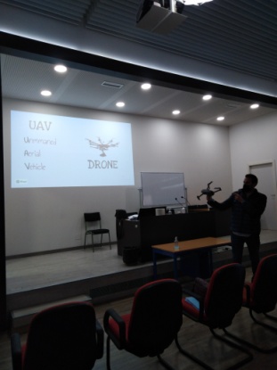 Charla del Gerente Jesus Garcia Jurado de la empresa UNIVERSODRONE html 6c0745c70bdecde