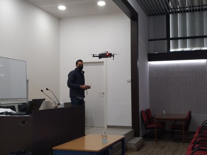 Charla del Gerente Jesus Garcia Jurado de la empresa UNIVERSODRONE html ccb93908862252f4