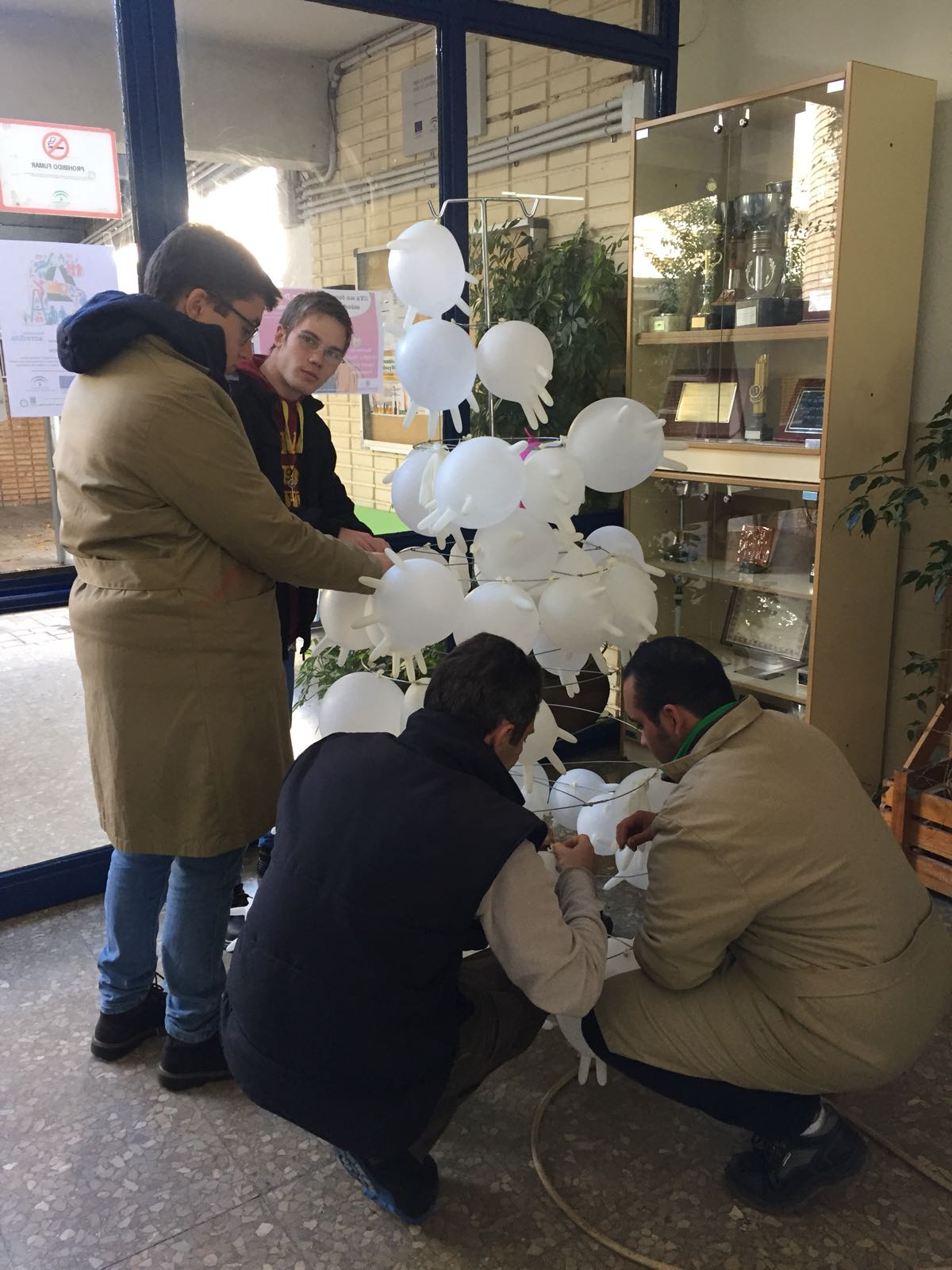 Haciendo el arbol de guantes
