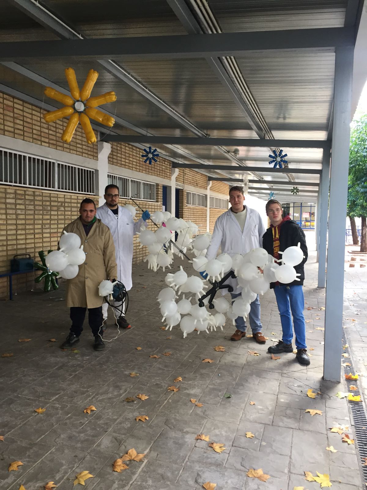 Transportando el arbol de guantes